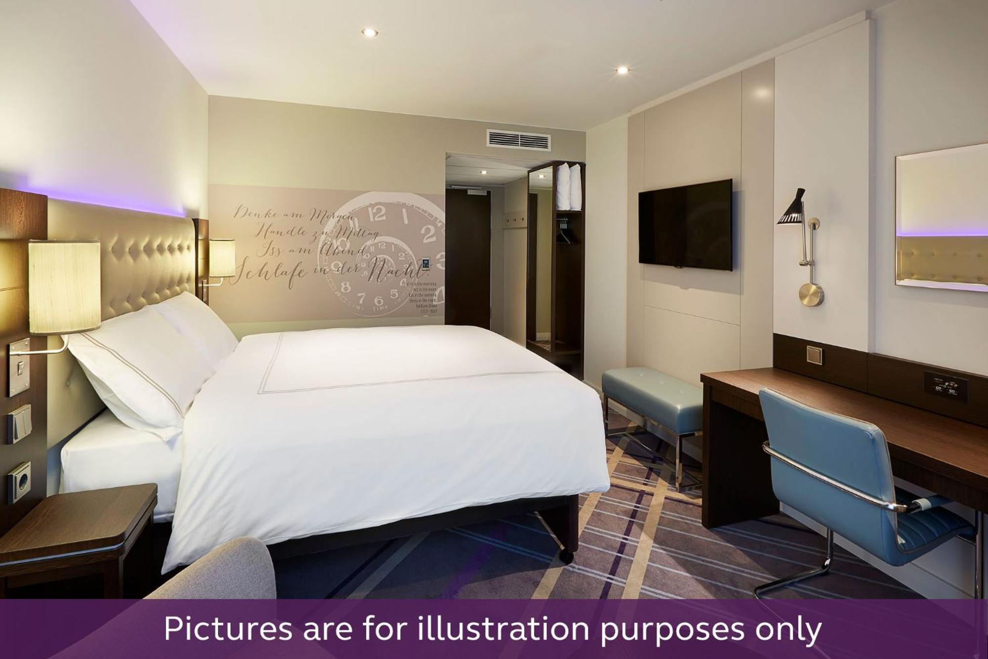 Premier Inn Duesseldorf City Centre Екстер'єр фото