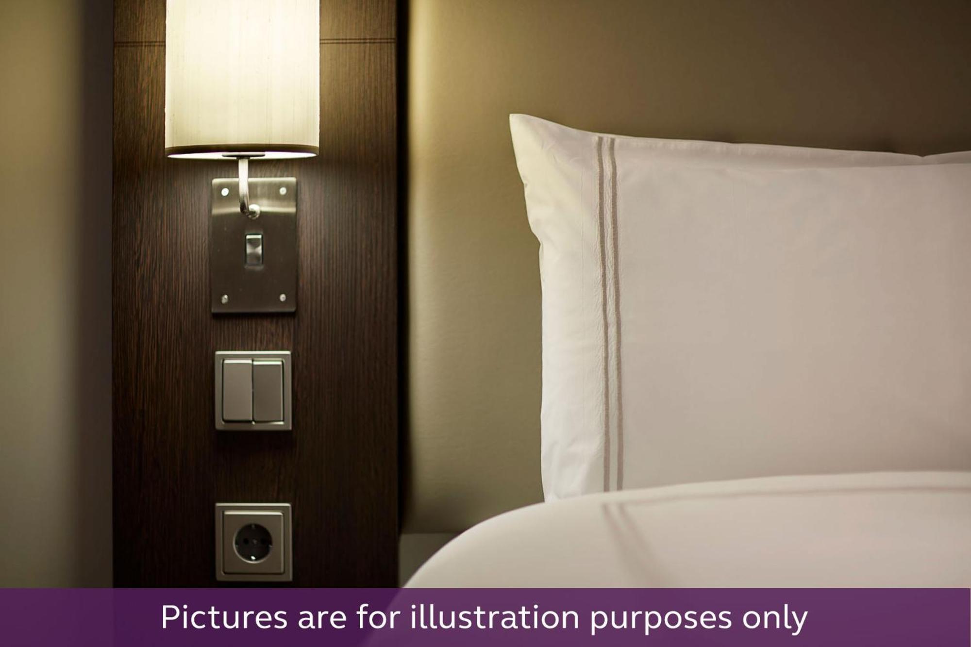Premier Inn Duesseldorf City Centre Екстер'єр фото