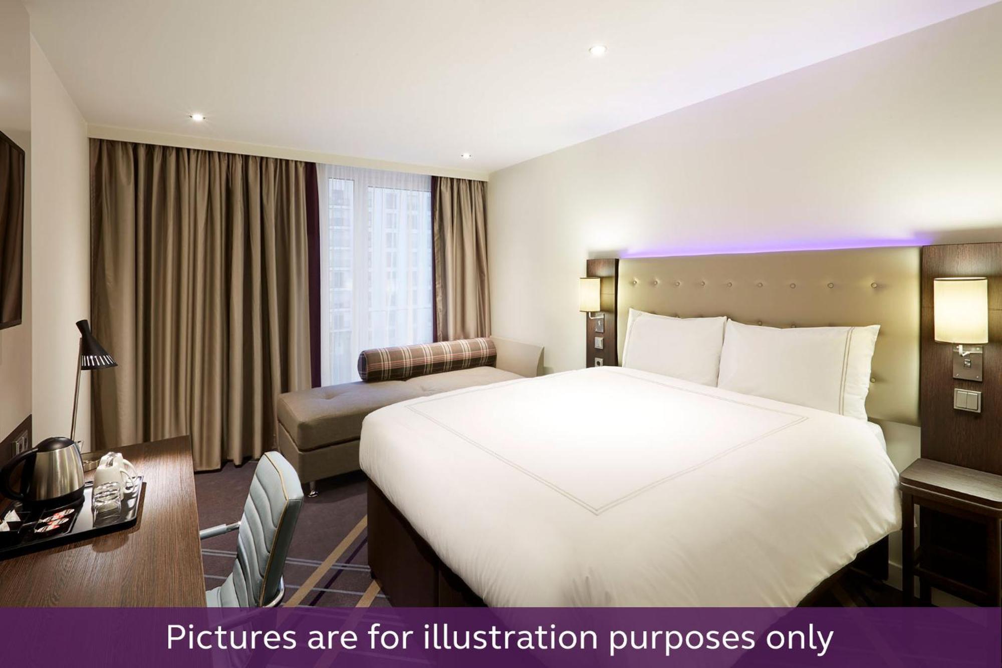 Premier Inn Duesseldorf City Centre Екстер'єр фото