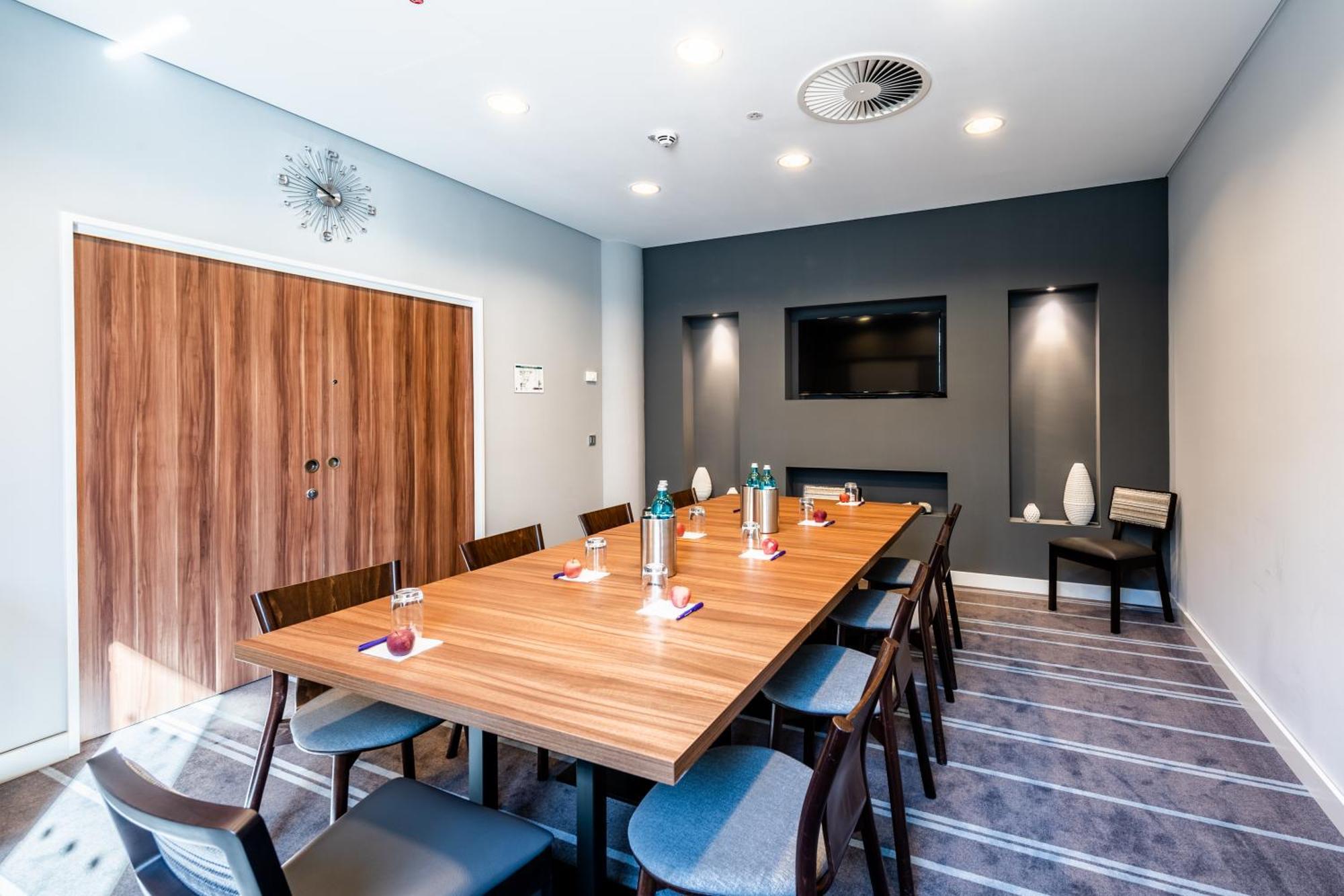 Premier Inn Duesseldorf City Centre Екстер'єр фото