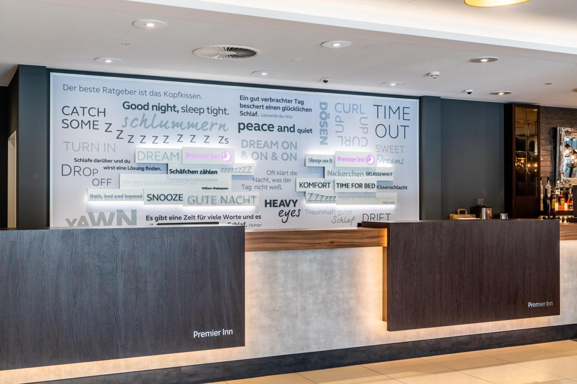 Premier Inn Duesseldorf City Centre Екстер'єр фото