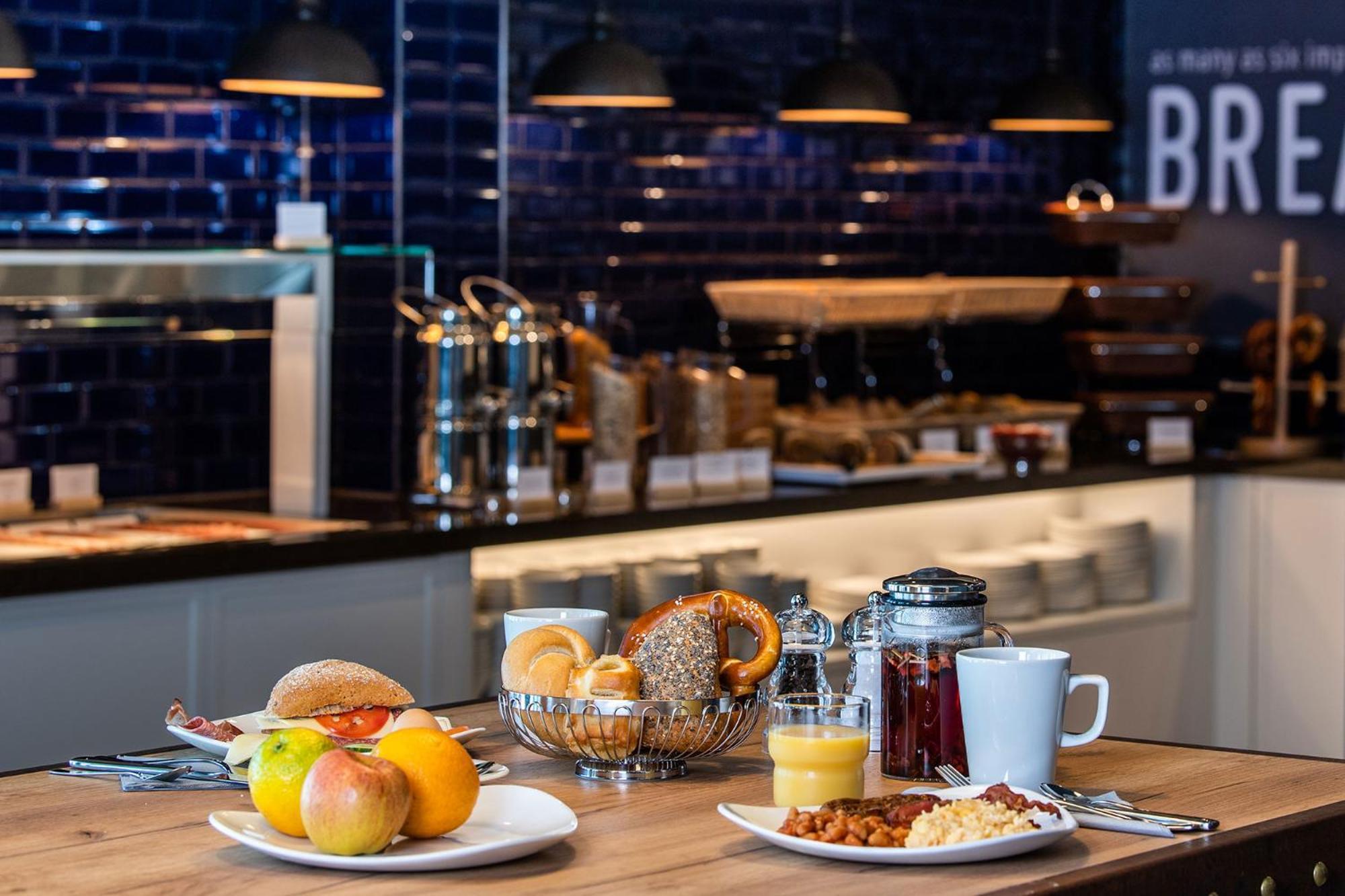 Premier Inn Duesseldorf City Centre Екстер'єр фото