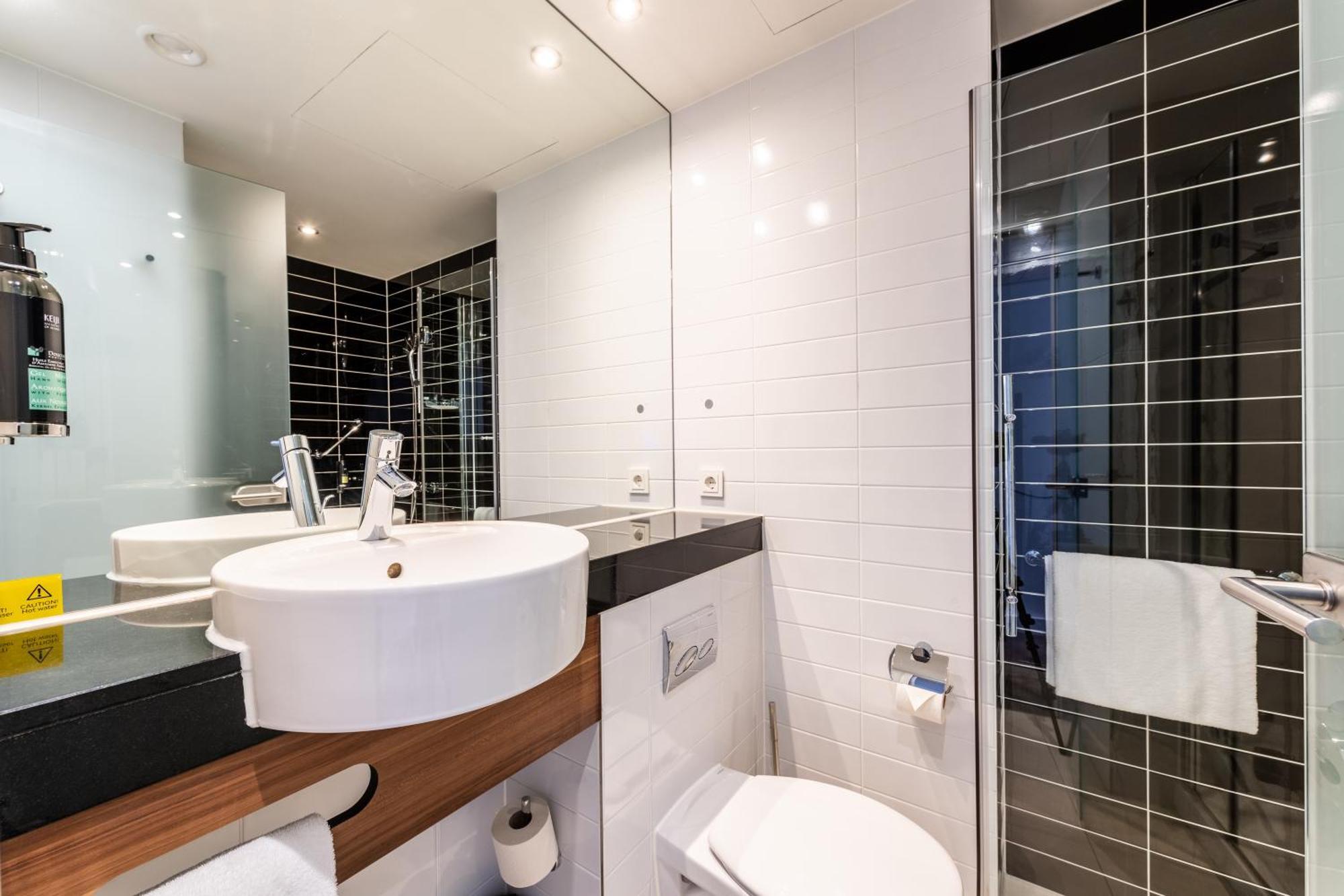 Premier Inn Duesseldorf City Centre Екстер'єр фото